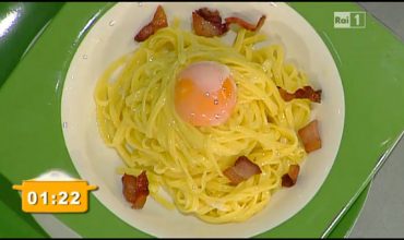 Non c’è 2 senza 3: la Carbonara "scomposta" della Clerici