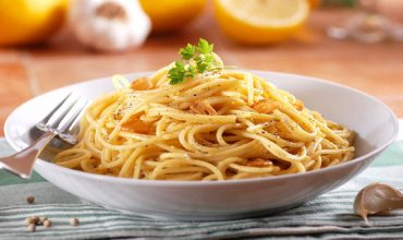 Cena Antiaging, la carbonara conquista Piazza di Spagna