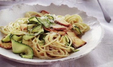 Zucchine, tofu, yogurt: la carbonara estiva di Vero Cucina