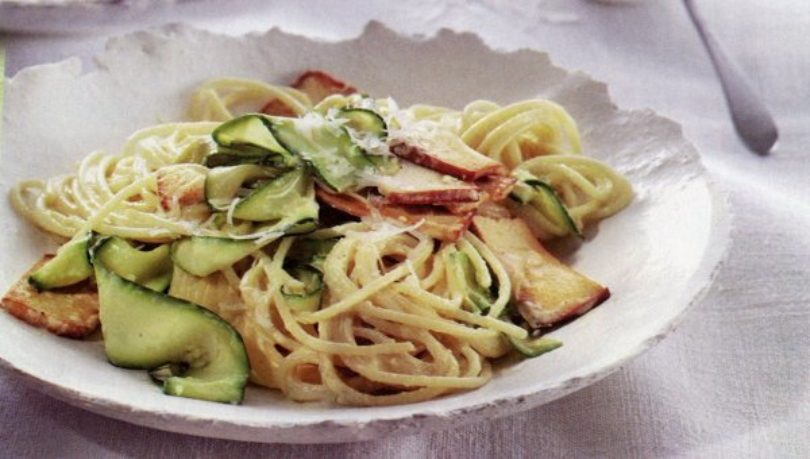 Zucchine, tofu, yogurt: la carbonara estiva di Vero Cucina