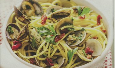 Diva Cucina, gli spaghetti alle vongole con accento carbonaro