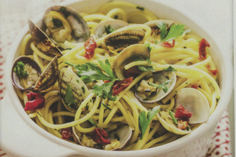 Diva Cucina, gli spaghetti alle vongole con accento carbonaro