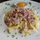 Carbonara “all’italiana”… con uovo fritto e formaggio spray!