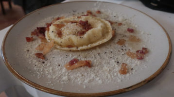 Da Roberto e Loretta raviolone alla carbonara