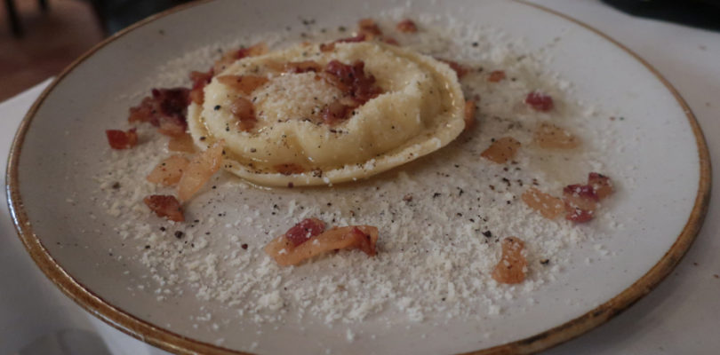 Da Roberto e Loretta raviolone alla carbonara